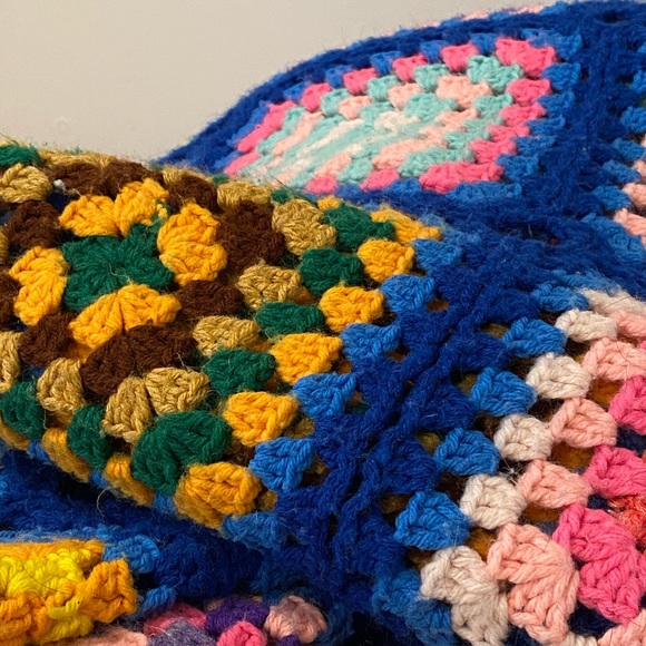 •SOLD• Huge Granny Square Afghan Blanket Bedspread - Picture 2 of 8
